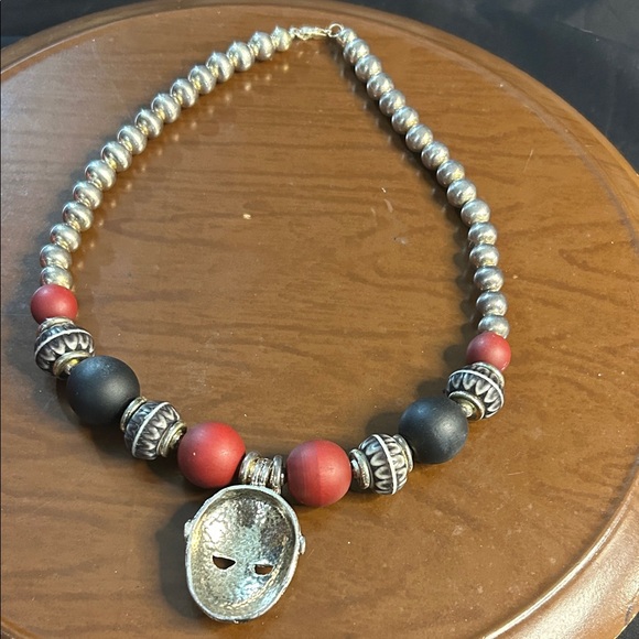 Elegant Red and Black Beaded Necklace Set! - Picture 6 of 16